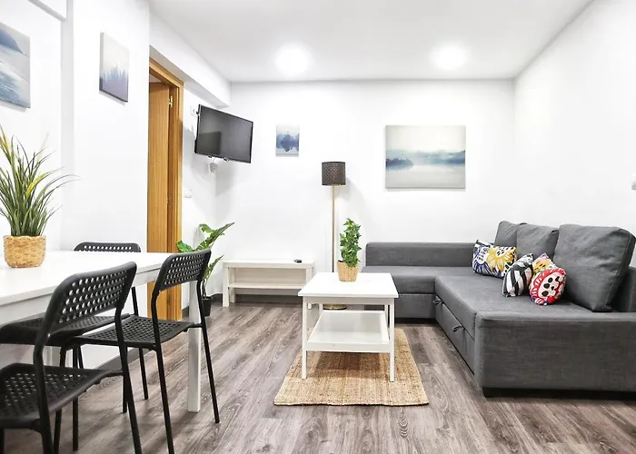 Holidays2Malaga Goya - Zona Huelin & 500 Mts De La Playa